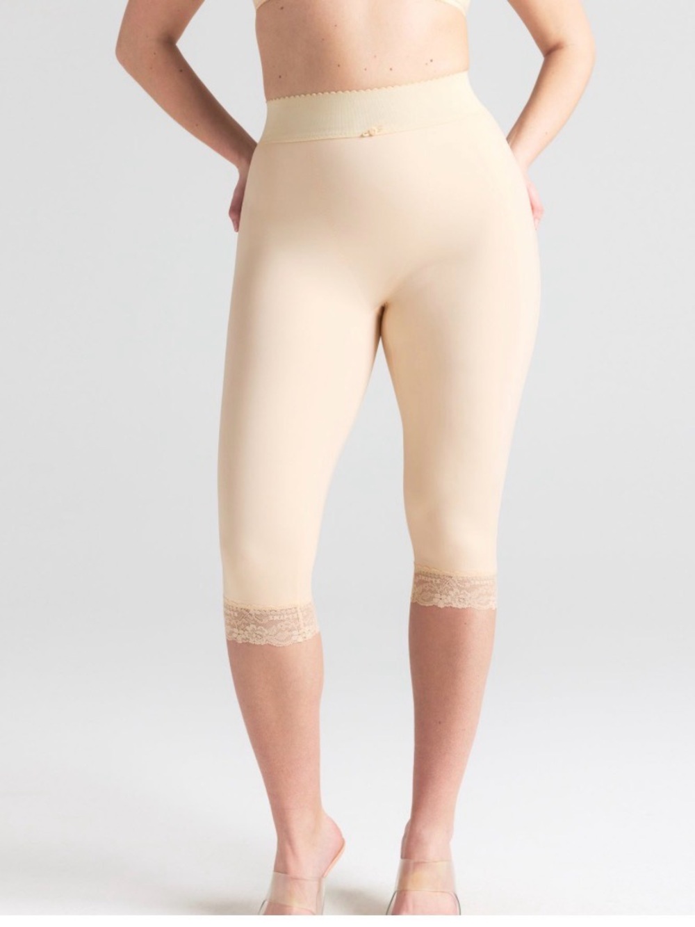 NWT Skims Vintage Shapewear Cropped Leggings Medium